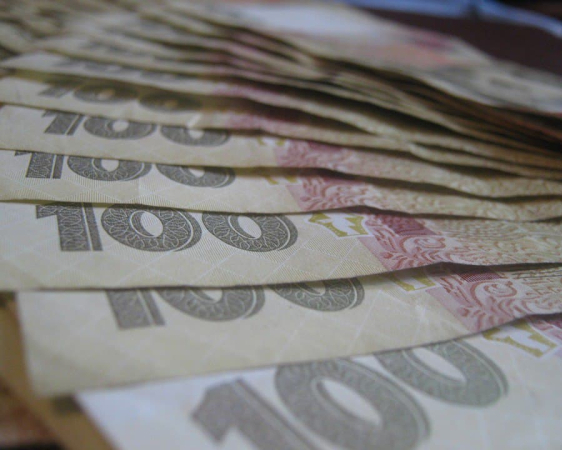 Гривня зміцнилася до долара та євро – курс валют на 8 травня