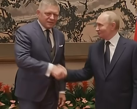 Радник Зеленського розповів, який сигнал Фіцо повіз Путіну на парад 9 травня