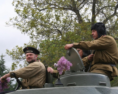 Україна офіційно дозволила Росії провести парад у Москві 9 травня – указ Зеленського