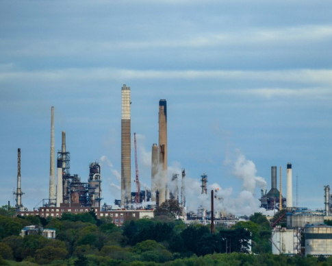 Ціни на нафту суттєво впали на тлі можливих переговорів США та Ірану