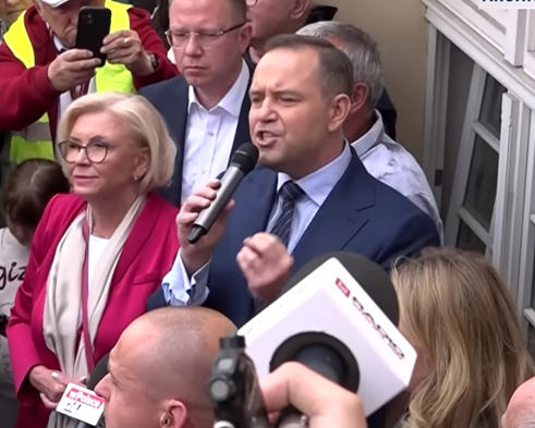 Україна перетнула межі добросусідських відносин: у чому Навроцький звинуватив Київ