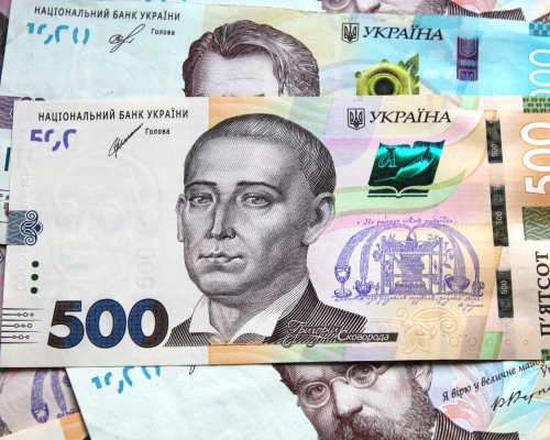 Середня зарплата в Україні зросла