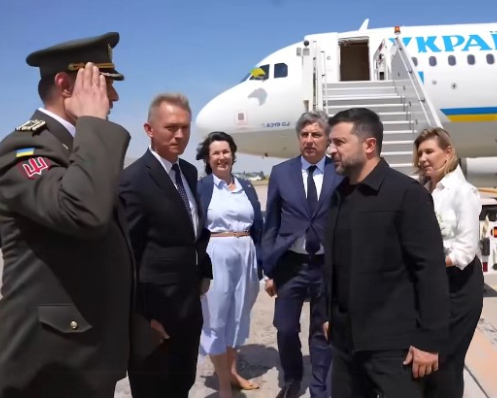 “Подякуємо Франції за історичну підтримку”: Зеленський прилетів до Парижа на зустріч із лідерами саміту “Коаліції охочих”