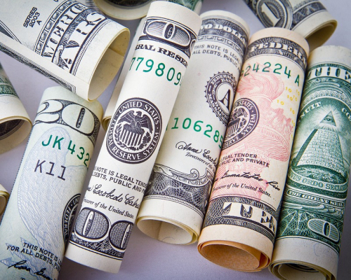 Курс долара у банках перевищив позначку в 45 грн