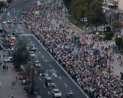 Ветеран закликав Зеленського піти назустріч народу на тлі масових протестів
