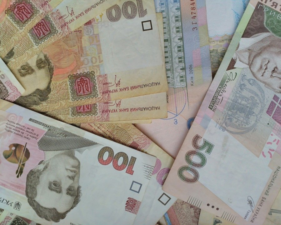 Гривня зміцнилася до долара та євро – курс валют на 13 серпня
