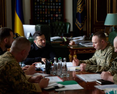 “Потрібно додати ресурсів для цього”: Зеленський анонсував кадрові рішення щодо посилення захисту міст і прифронтової логістики