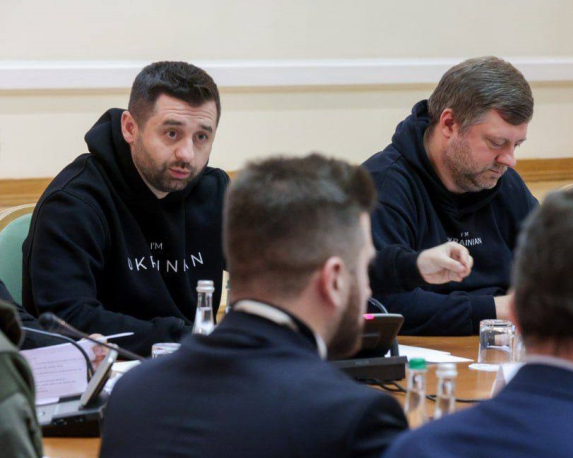 Бойовий офіцер та перевірений дипломат: “Слуги” беззастережно підтримали призначення Сибіги та Хмари на посади в уряді