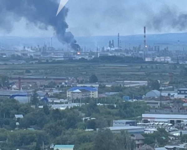 Удар по воєнній економіці: у Росії палає один із найпотужніших нафтопереробних заводів